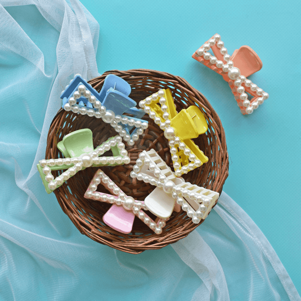 Maxi Acrylic Pearl Triangle Claw Clip