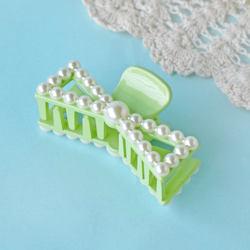Maxi Acrylic Pearl Triangle Claw Clip