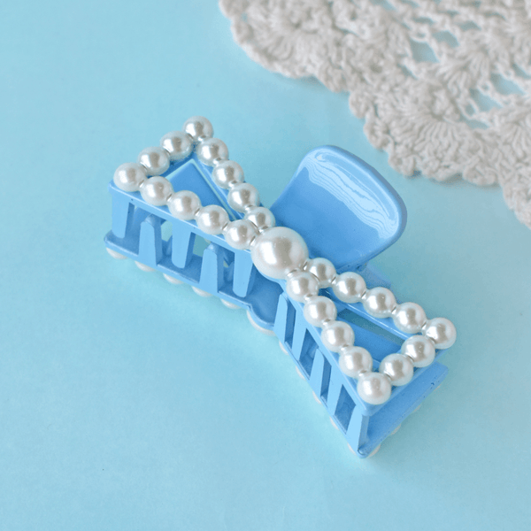 Maxi Acrylic Pearl Triangle Claw Clip