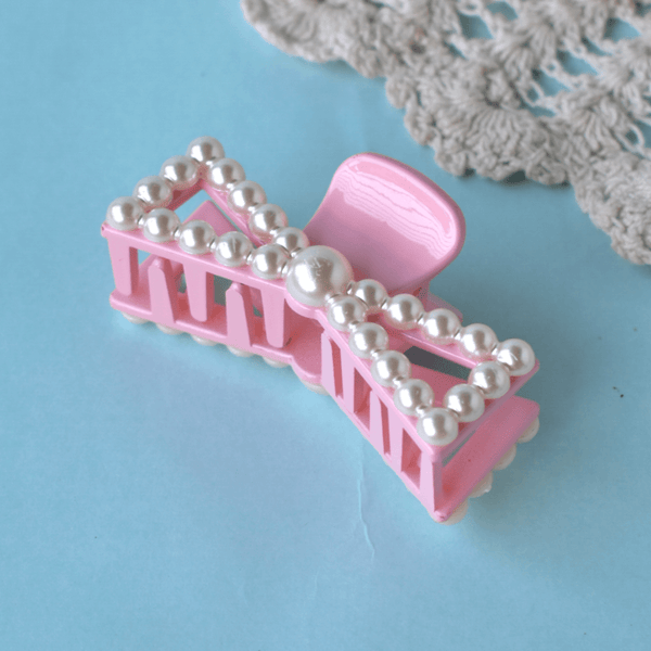 Maxi Acrylic Pearl Triangle Claw Clip