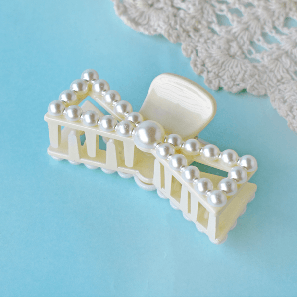 Maxi Acrylic Pearl Triangle Claw Clip