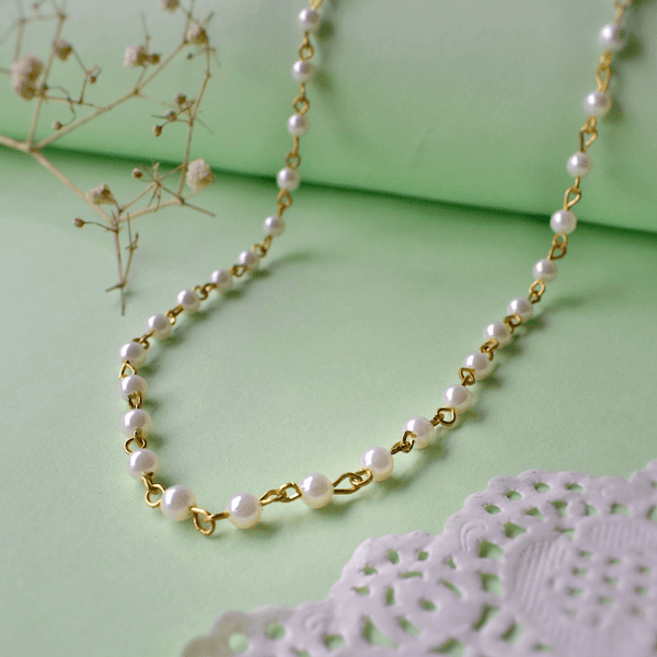 Off White Pearl Mask Chain